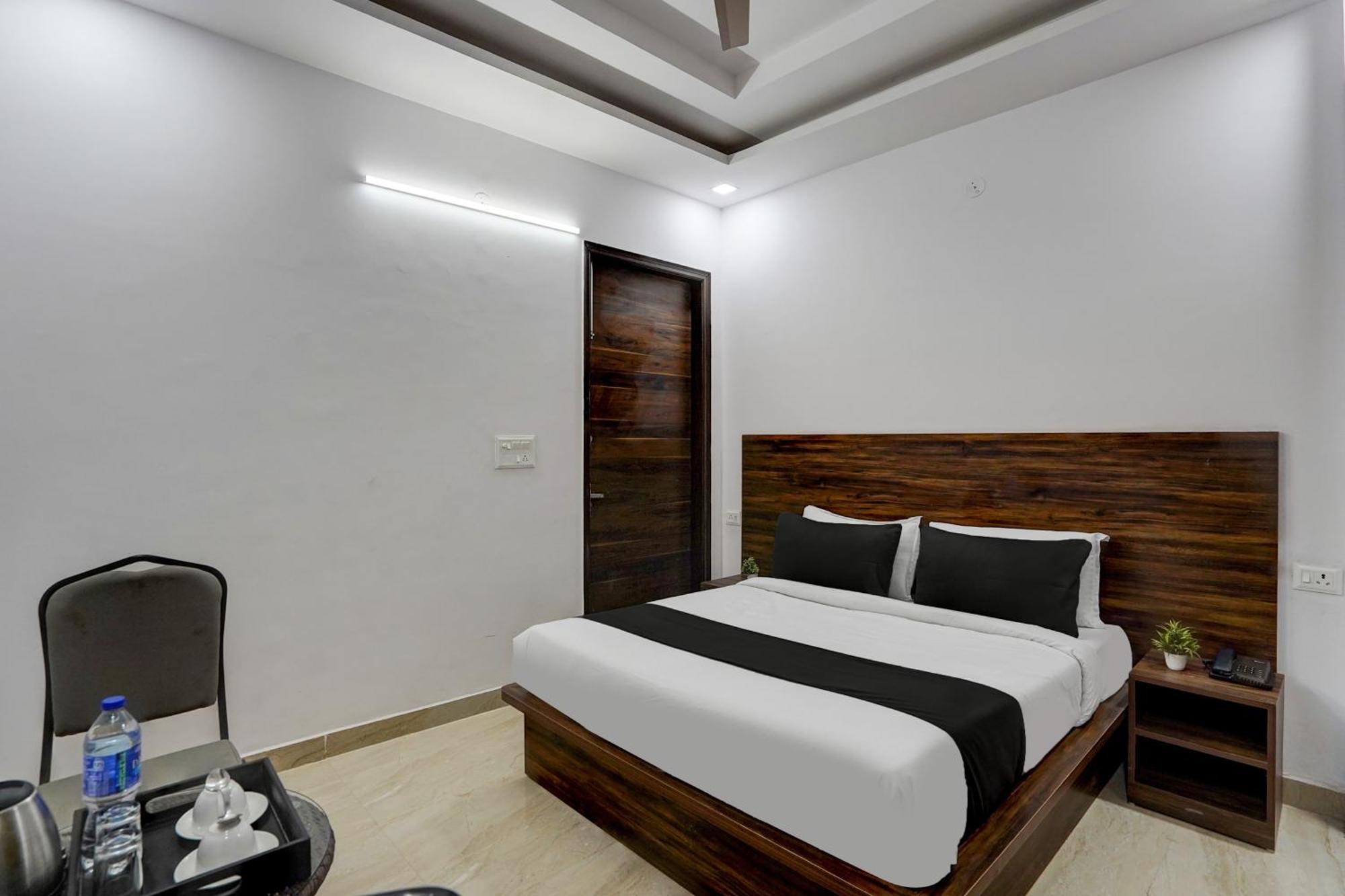 Townhouse Cloud Bay Hotel Gurgaon Exterior foto